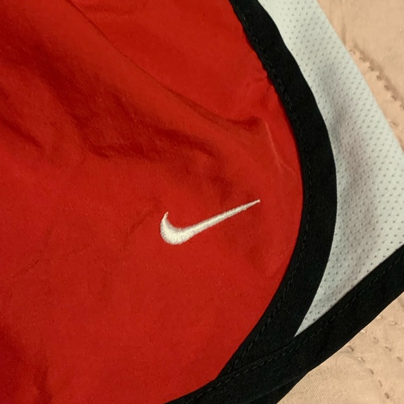 Red Nike tempos - Picture 3 of 7